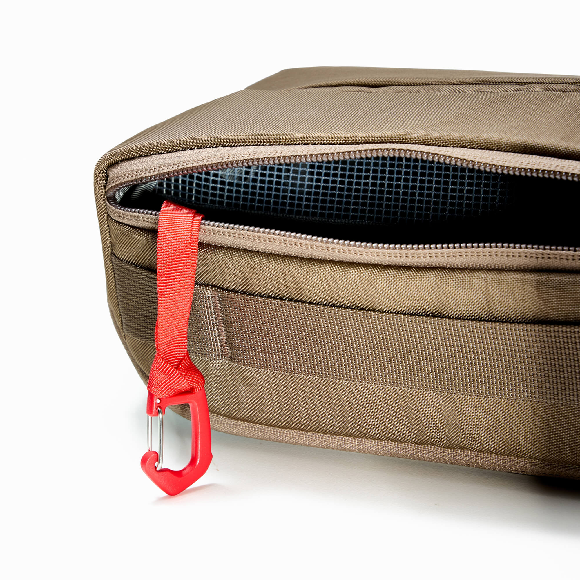 EDAY-13006a-FBN-EGS, EVERGOODS CIVIC Access Pouch 2L, Fossil Brown, деталь верхньої блискавки з карабіном