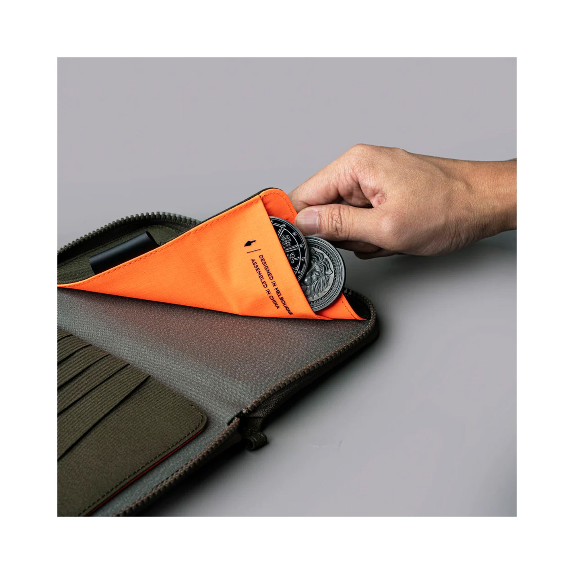 Гаманець Alpaka Zip Passport Wallet