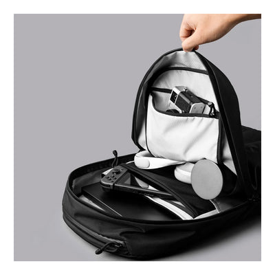 EDAY-EBP-AF-BLC-ALPK, Alpaka Essential Backpack 16L, Axoflux 210D | Black, рюкзак розкритий, фотоапарат, навушники та консоль всередині