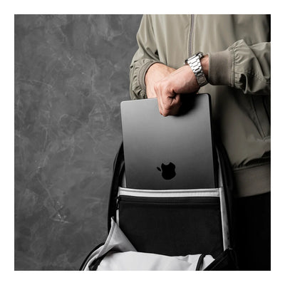 EDAY-EBP-AF-BLC-ALPK, Alpaka Essential Backpack 16L, Axoflux 210D | Black, ноутбук кладуть у відділення для гаджетів