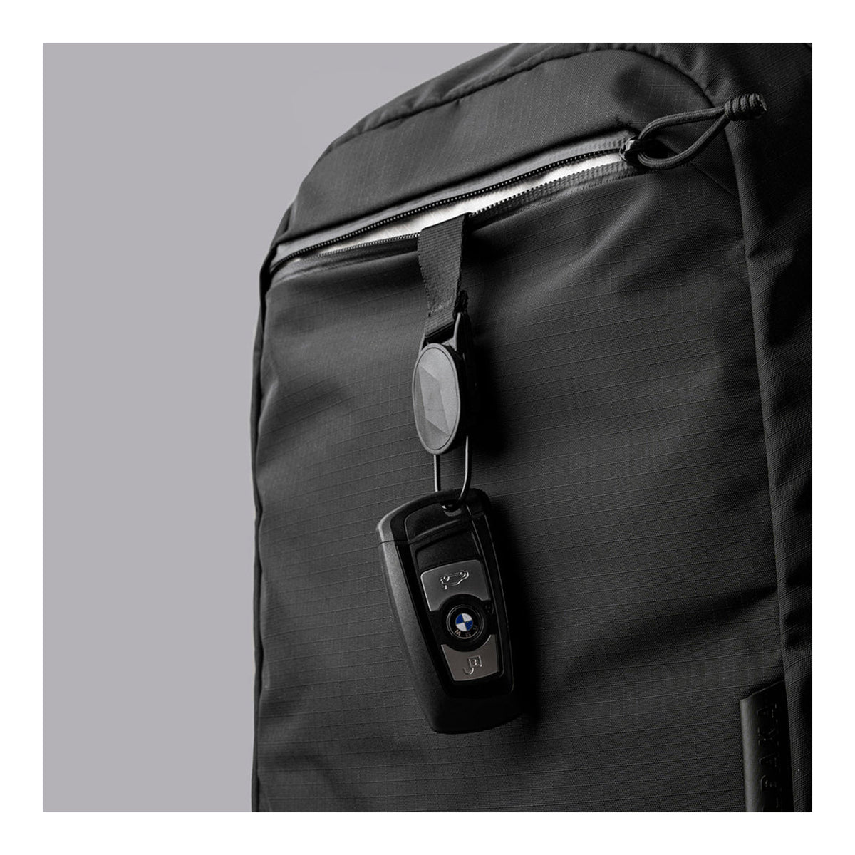 EDAY-EBP-AF-BLC-ALPK, Alpaka Essential Backpack 16L, Axoflux 210D | Black, верхня кишеня з ключами на брелоку-строп