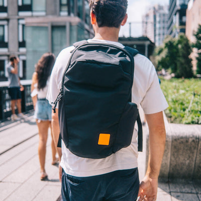 EDAY-19104a-HI-VIS-EGS, EVERGOODS Hi-Vis Patch, Hi-Vis, помаранчевий патч на рюкзаку у міському середовищі