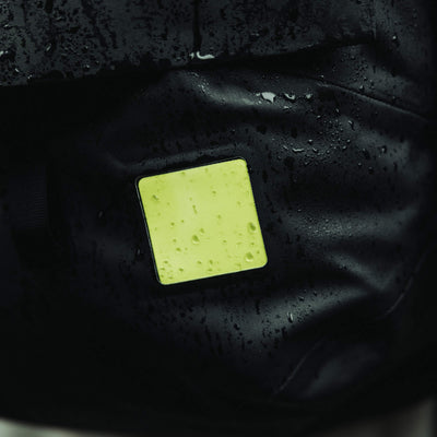 EDAY-19104a-HI-VIS-EGS, EVERGOODS Hi-Vis Patch, Hi-Vis, жовтий патч на мокрому рюкзаку зблизька