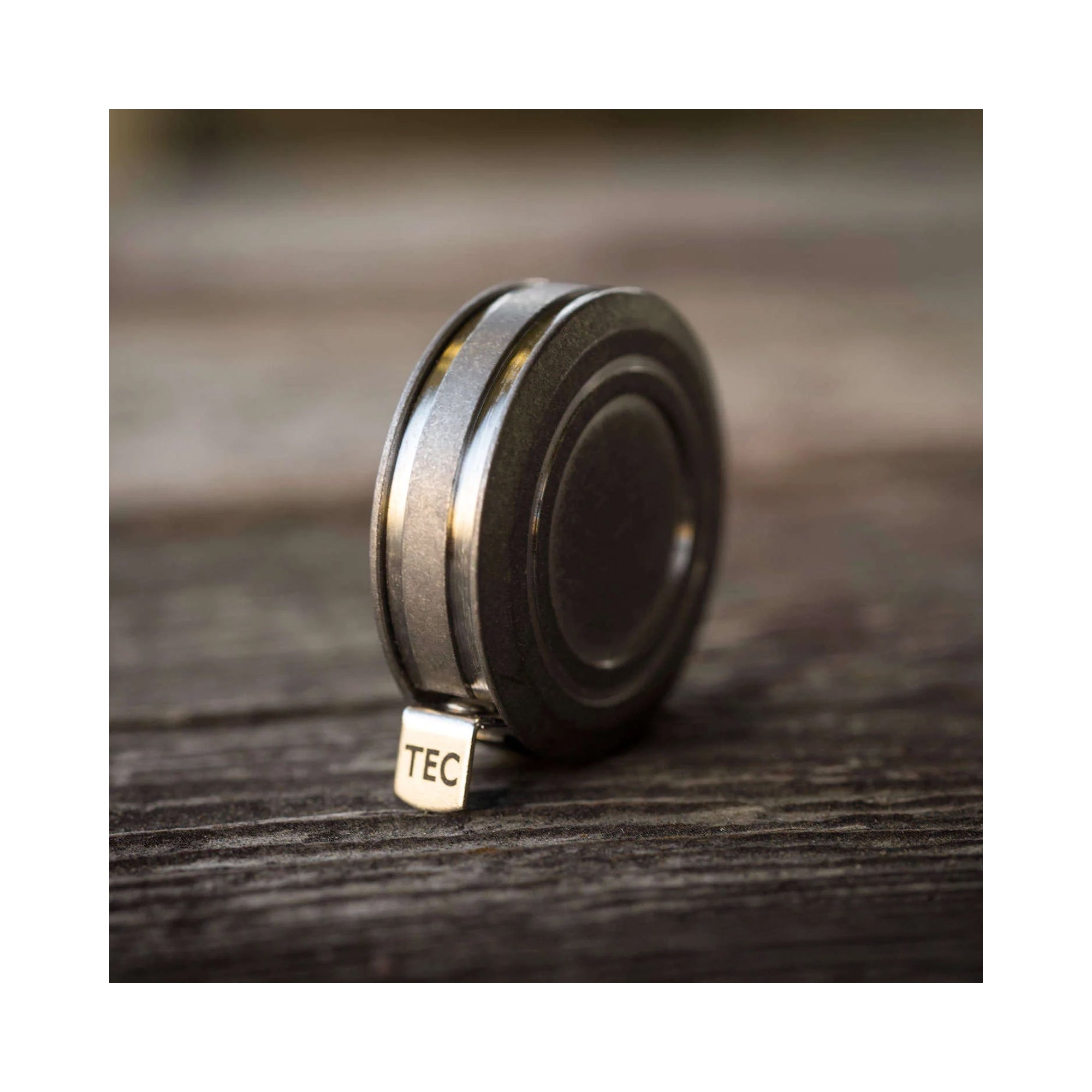 TEC Accessories Ti-Tape — найменша титанова EDC рулетка | EDC.DAY