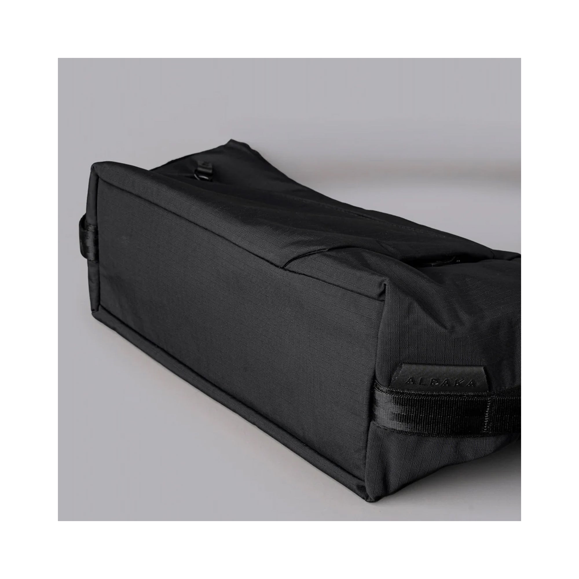 Сумка-слінг Alpaka Flow Satchel 4L