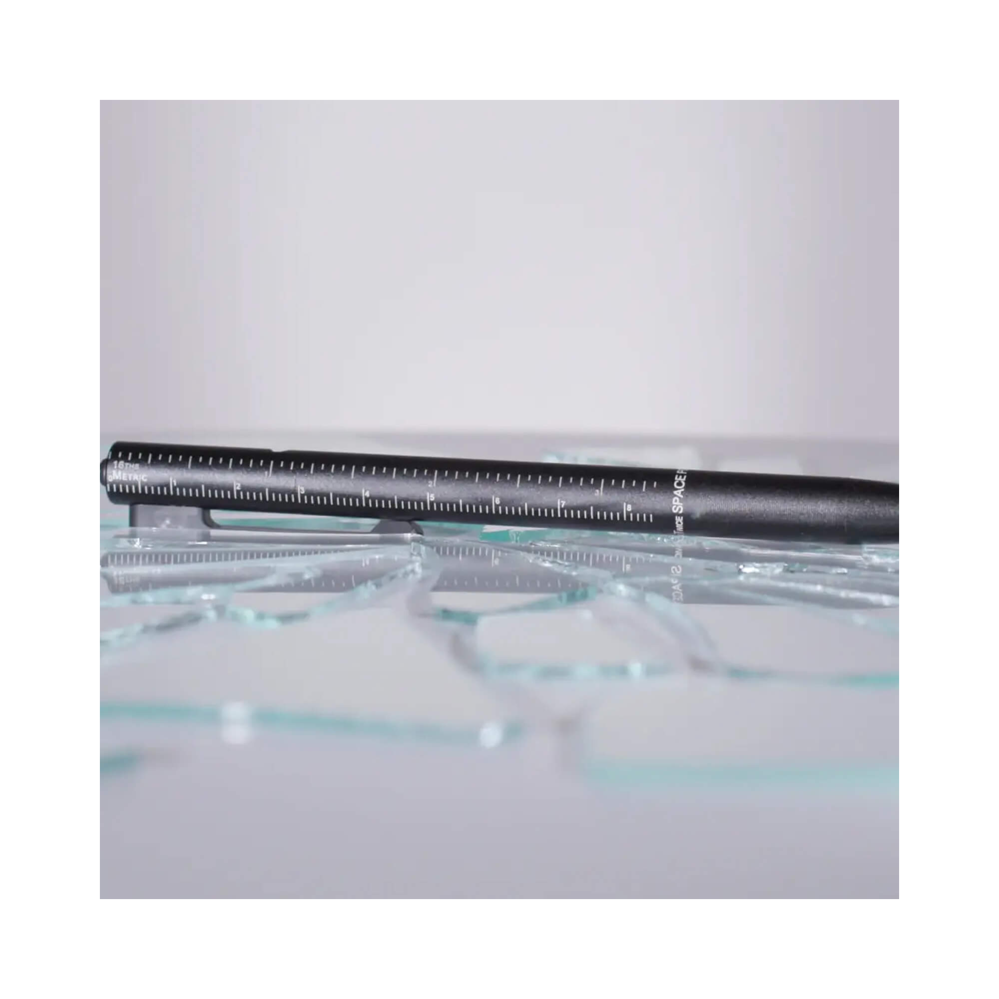 Прихований склобій на тактичній ручці Fisher Space Pen Measure Twice